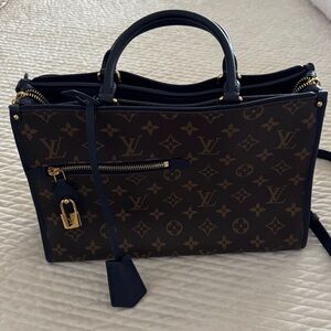 Louis Vuitton Popincourt PM Monogram Shoulder bag. Brown/Blue